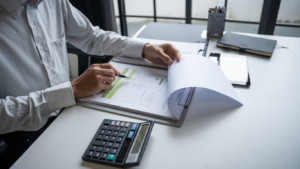 Processo por erro médico em 2026: quem responde e como se proteger financeiramente